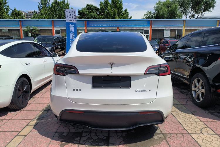 Used Tesla Model Y 2023 Rear-Wheel-Drive Version
