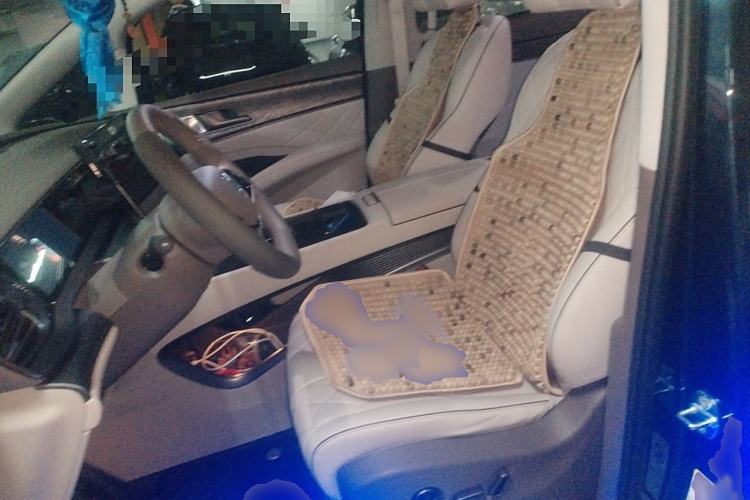 Used Denza D9 2022 DM-i 1040 Prestige Model
