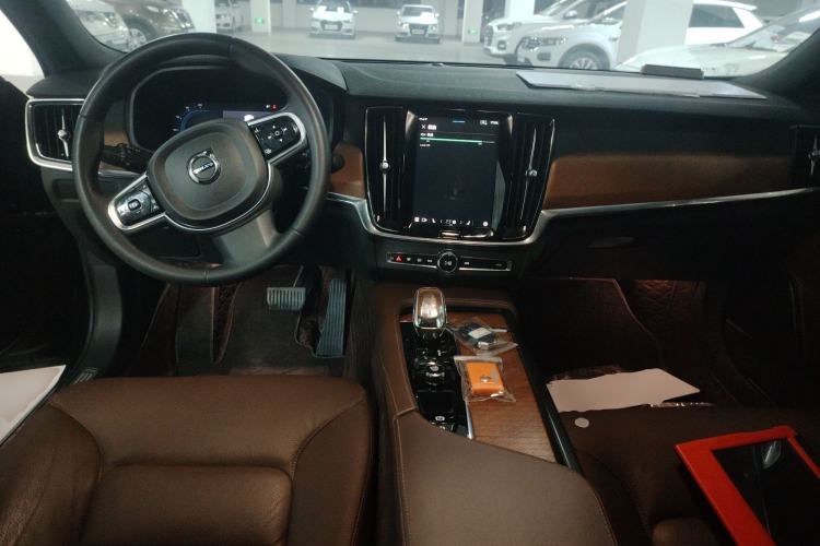 Used Volvo S90 2023 B5 Zhiyi Luxury Edition
