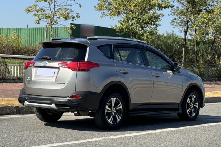 Used Toyota RAV4 2015 2.0L CVT Two-Wheel Drive Fashion Edition