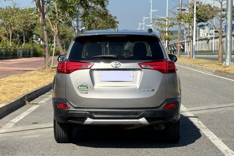 Used Toyota RAV4 2015 2.0L CVT Two-Wheel Drive Fashion Edition