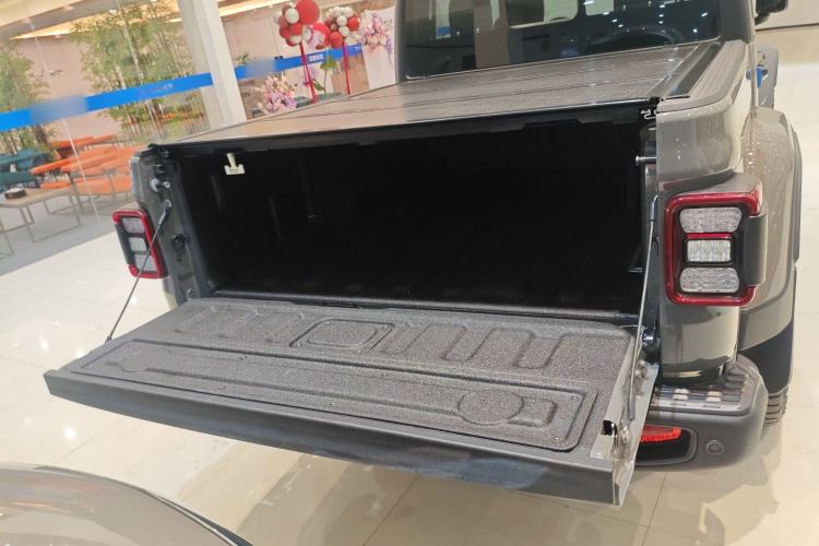 Used  Gladiator 2022 3.6L Pioneer Edition
