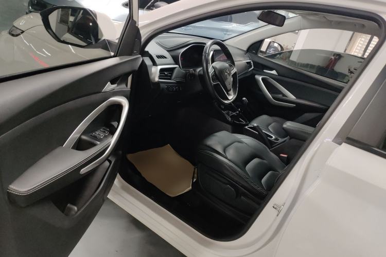 Used Baojun 530 2021 Global Car Anniversary Edition 1.5T Manual Prestige Model 6 Seats