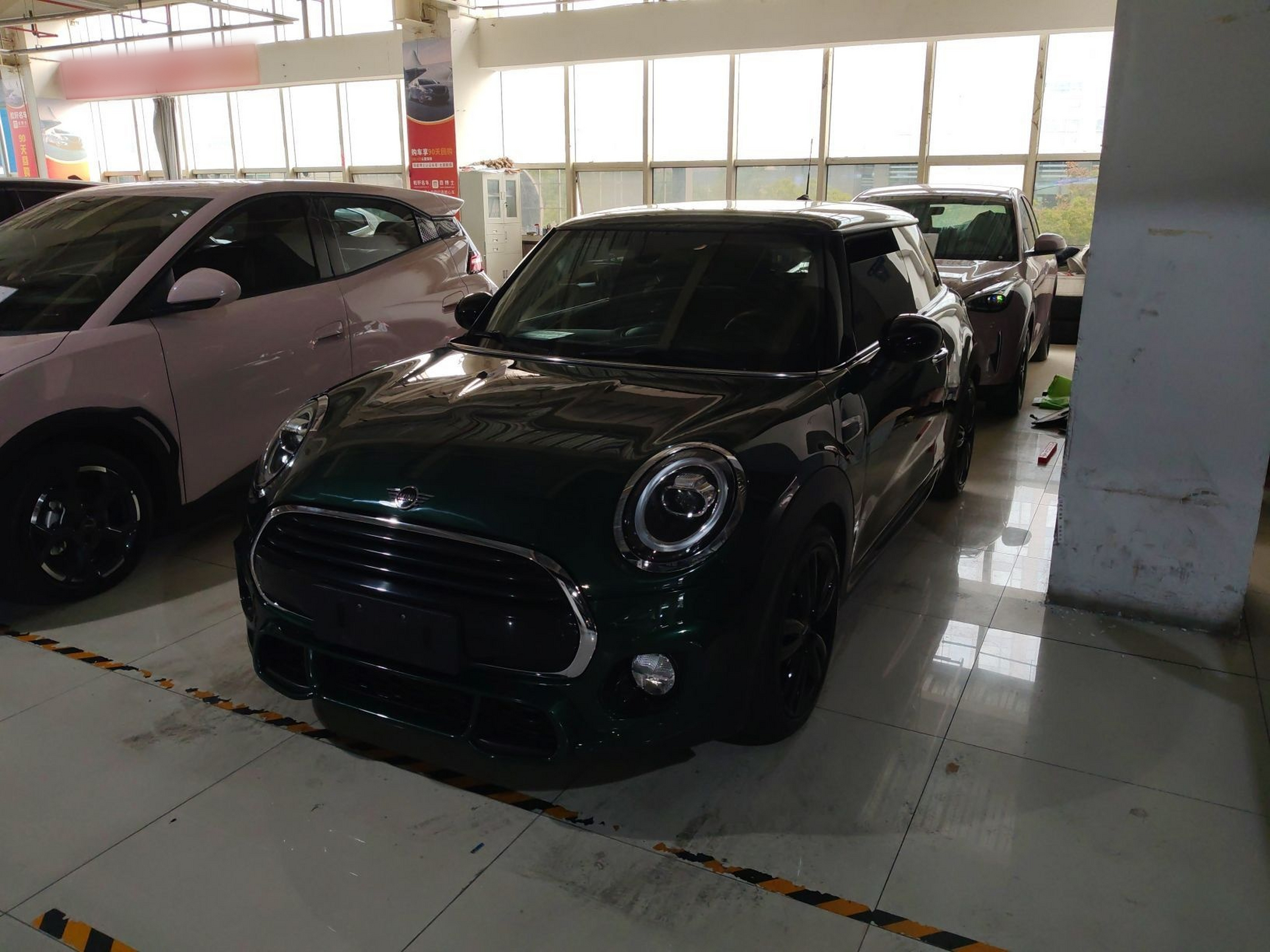 Под передней частью автомобиля