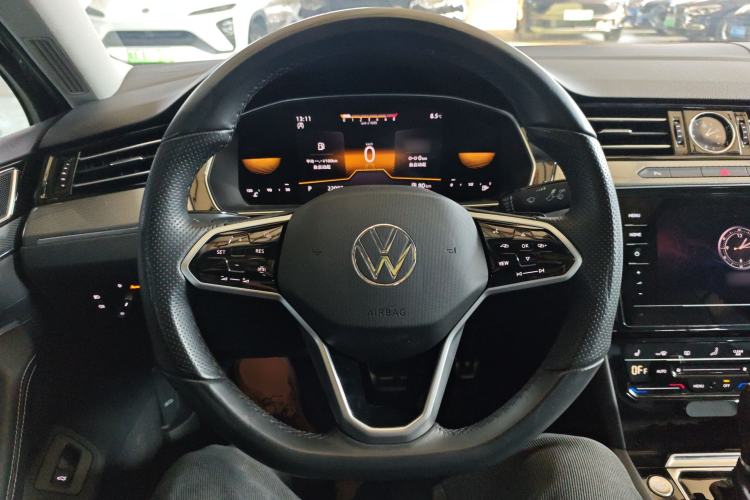 Used Volkswagen Magotan 2023 2 Million Units Limited Edition 330TSI DSG Leading Version
