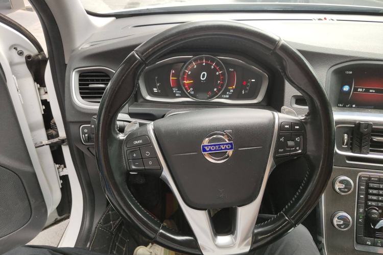 Used Volvo V60 2015 T5 Zhiya Edition
