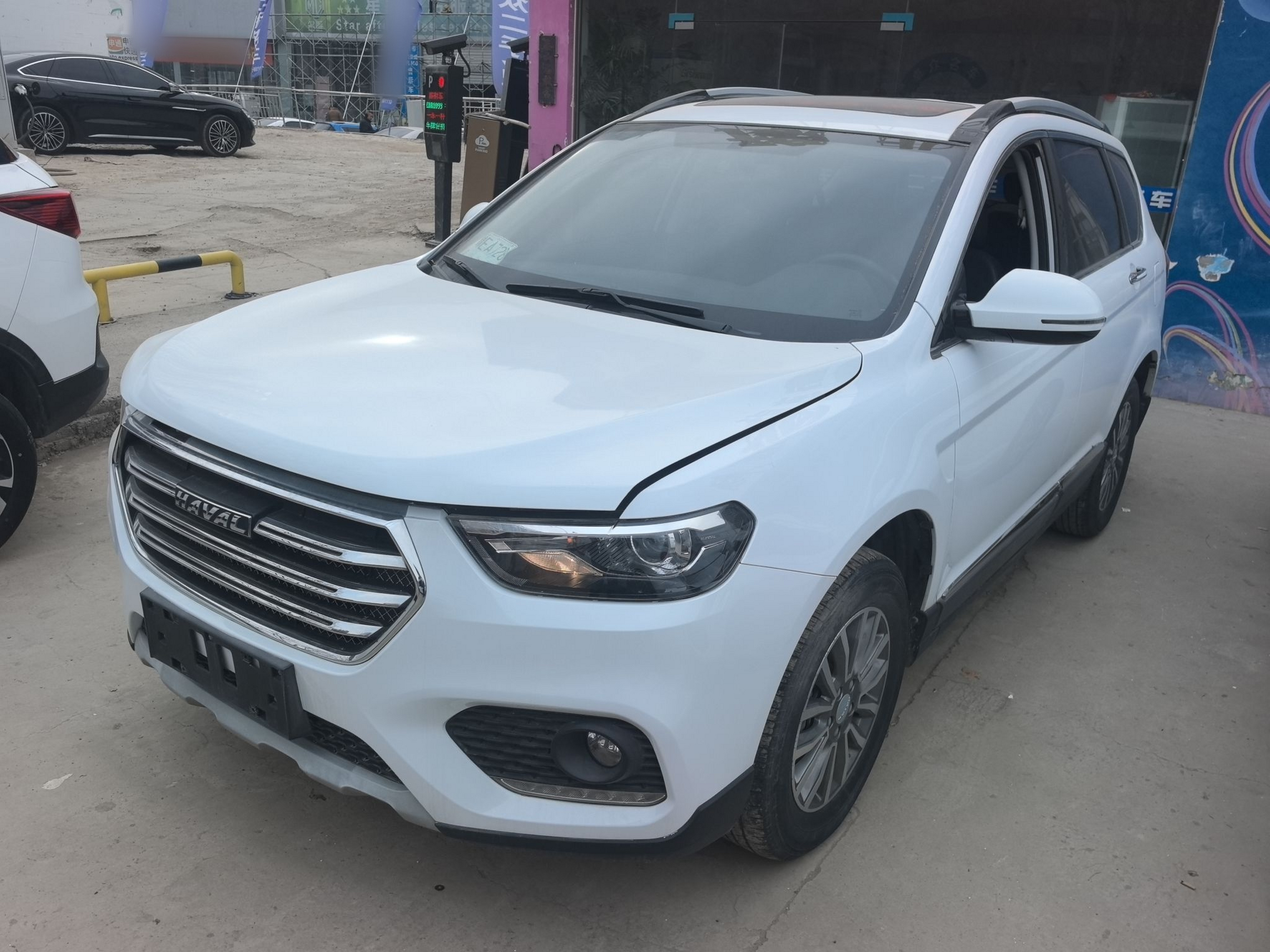 تحت مقدمة السيارة