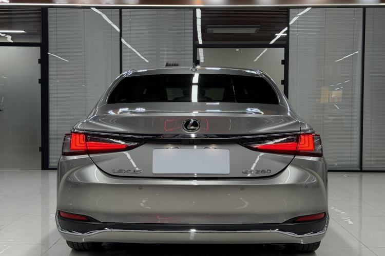 Used Lexus ES 2021 260 Excellence Edition
