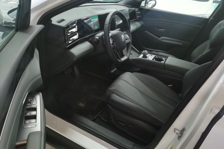 Used BYD Qin L 2025 DM-i Smart Drive 120KM Leading Model