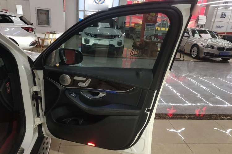 Used Mercedes-Benz GLC 2017 GLC 260 4MATIC Luxury Model
