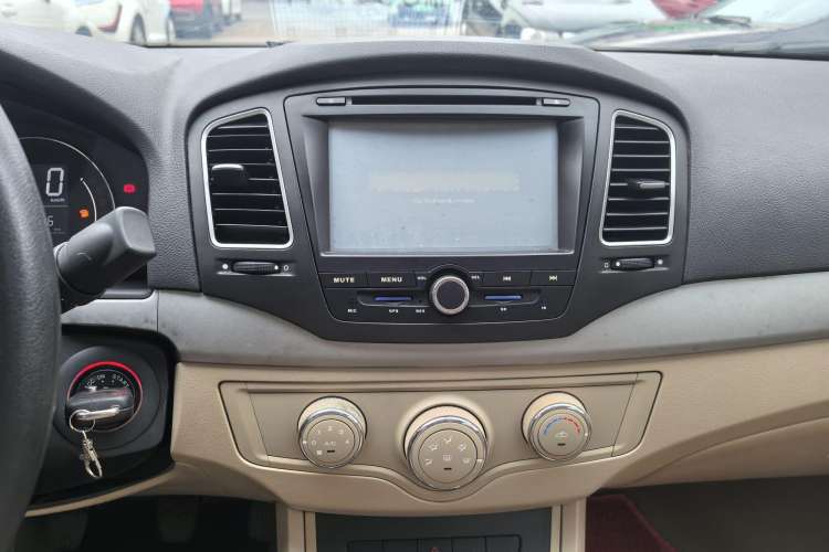 Used Roewe 350 2015 1.5L Manual Luxury Sunroof Edition
