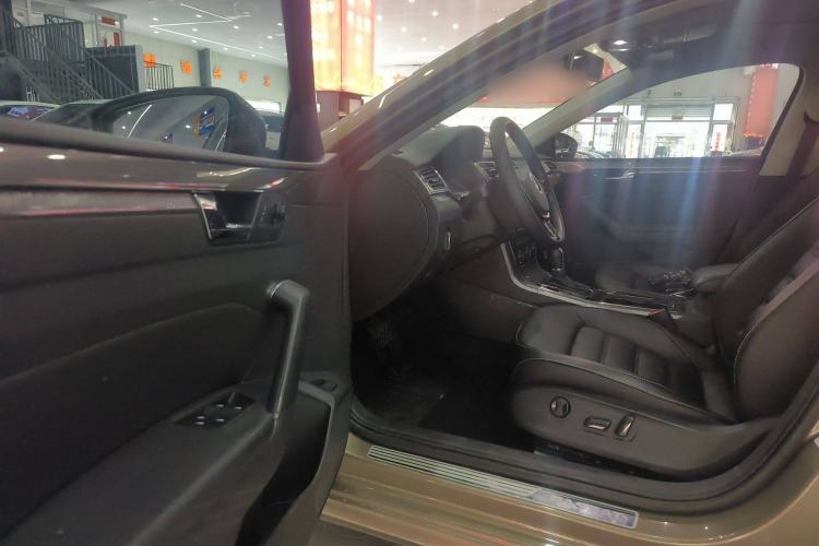 Used Volkswagen Passat 2017 330TSI DSG Luxury Edition
