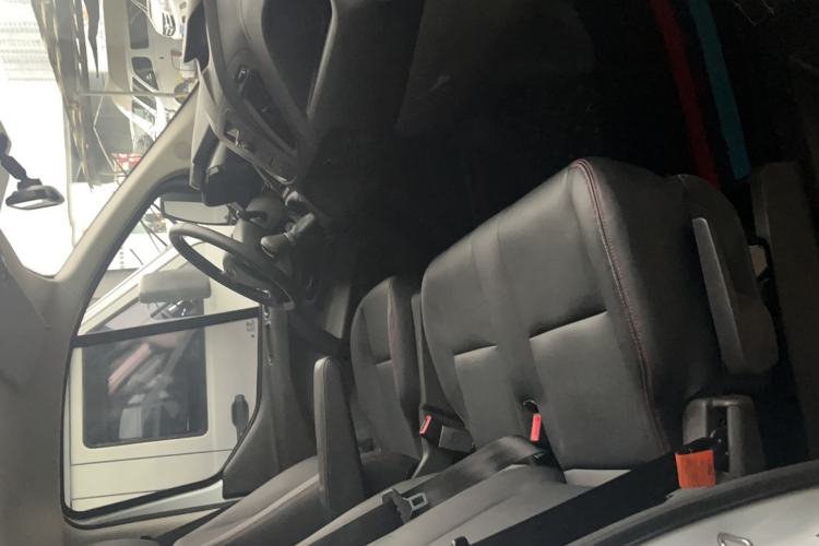 Used Ford Transit 2017 2.0T Gasoline Multi-Purpose Commercial Vehicle Mid-Drive Mid-Roof China V Standard
