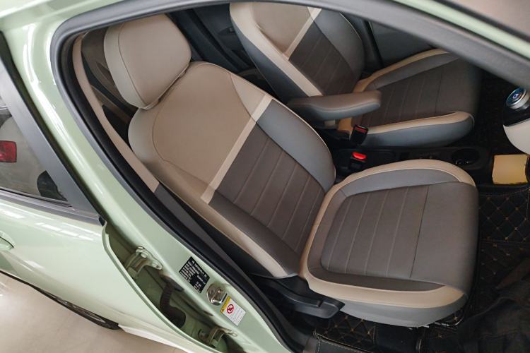 Used ORA White Cat 2022 Xiaoyue Mao Edition 360 km Luxury Model Lithium NMC
