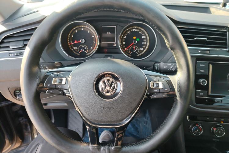 Used Volkswagen Tiguan L 2020 330TSI Automatic Two-Wheel Drive Luxury Edition China VI Standard