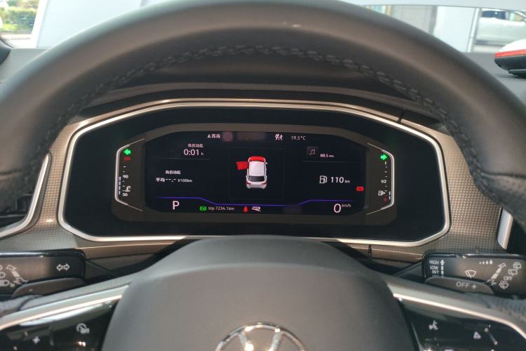 Used Volkswagen T-ROC 2023 300TSI DSG Two-Wheel-Drive Chen Guang Edition
