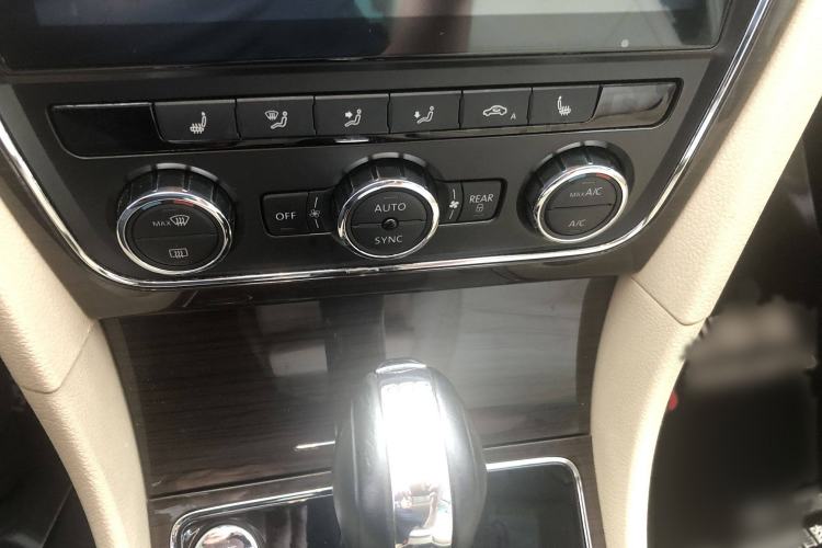 Used Volkswagen Passat 2014 1.8TSI DSG Prestige Edition
