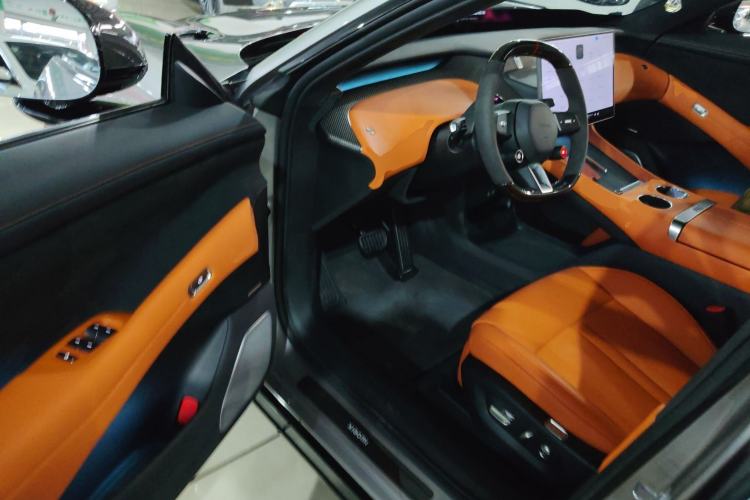 Used  YU7 2025 Ultra-Long Range High-Performance All-Wheel-Drive Max Edition
