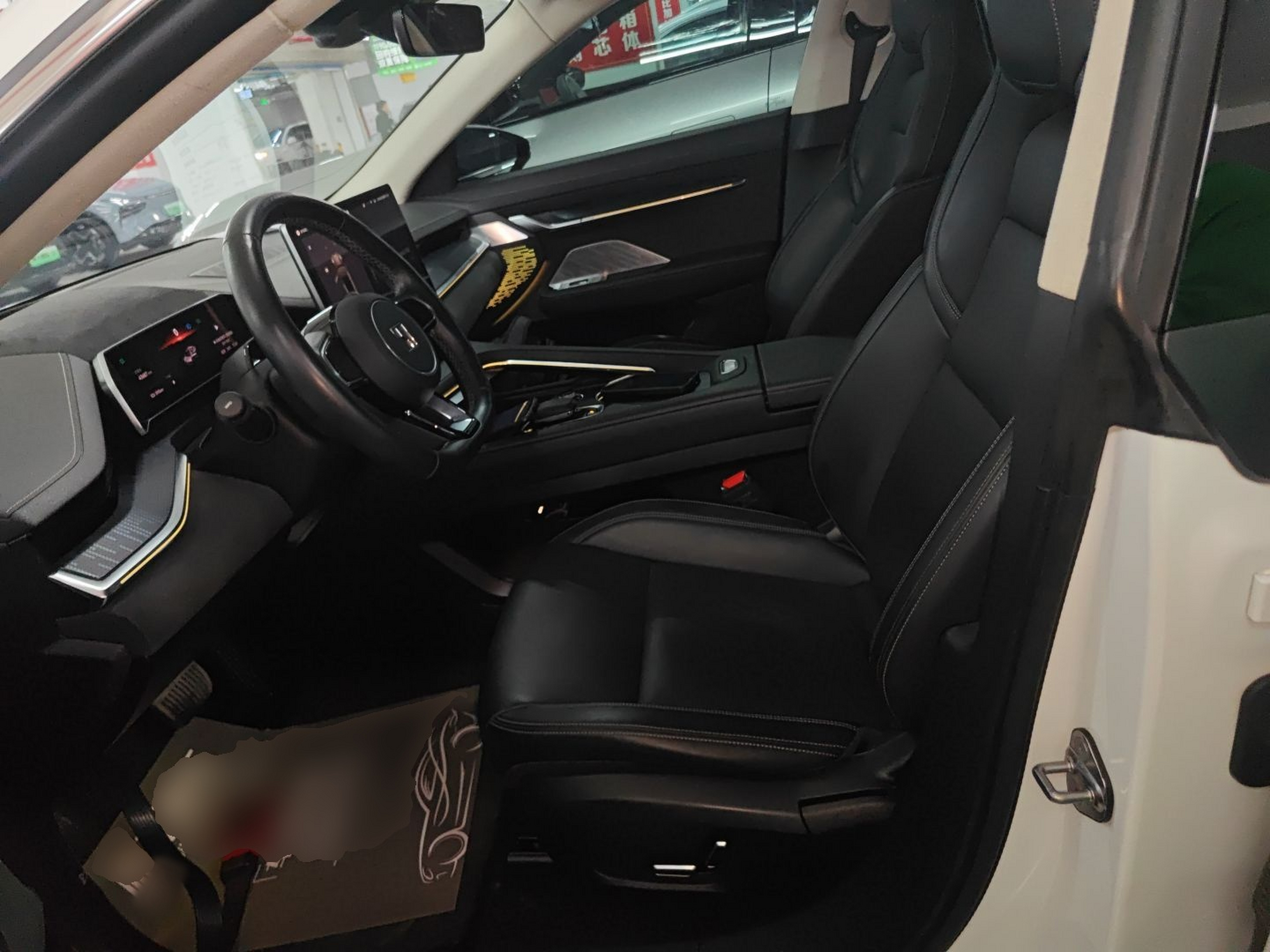 المقاعد الأمامية داخل السيارة