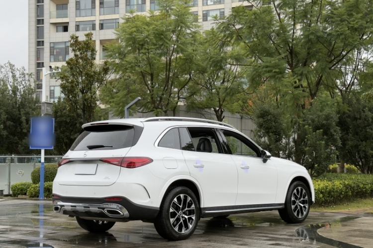 Used Mercedes-Benz GLC 2023 Facelift GLC 260 L 4MATIC Dynamic Version 5 Seats
