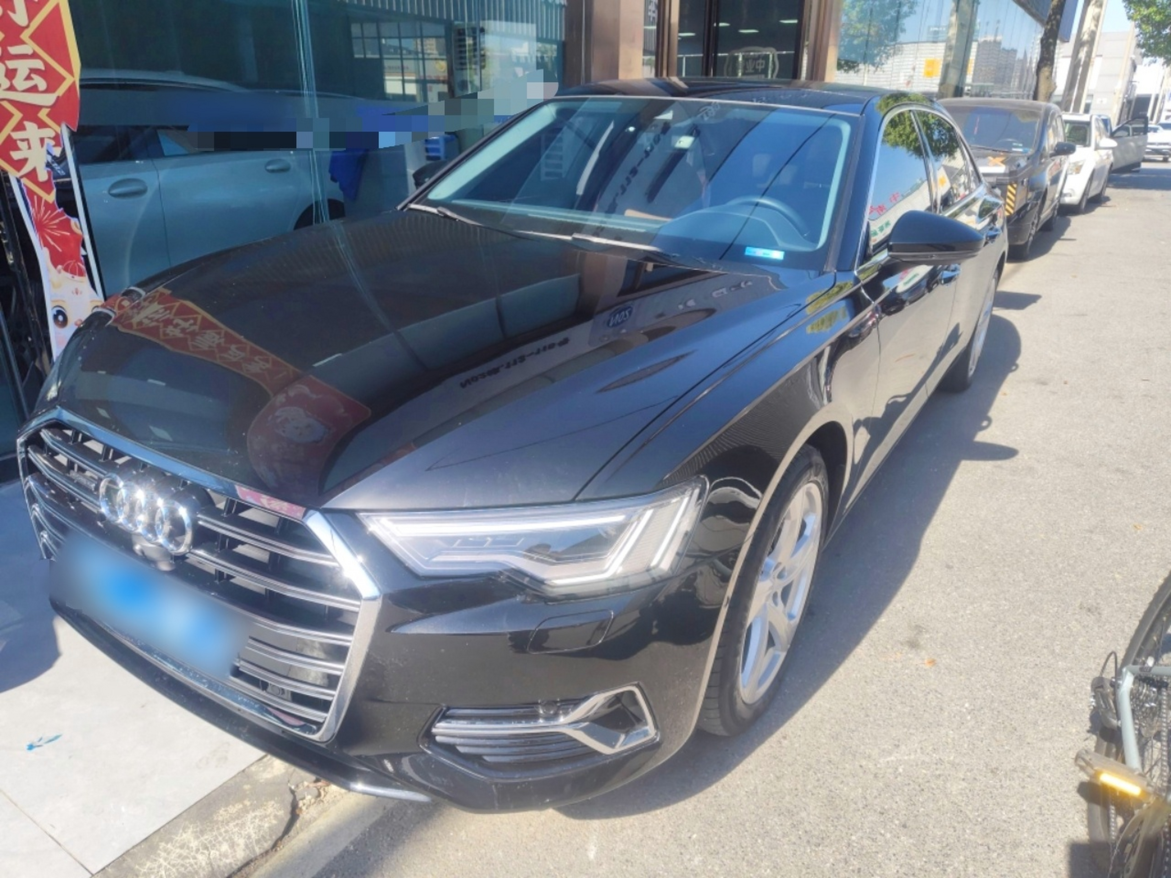 Под передней частью автомобиля