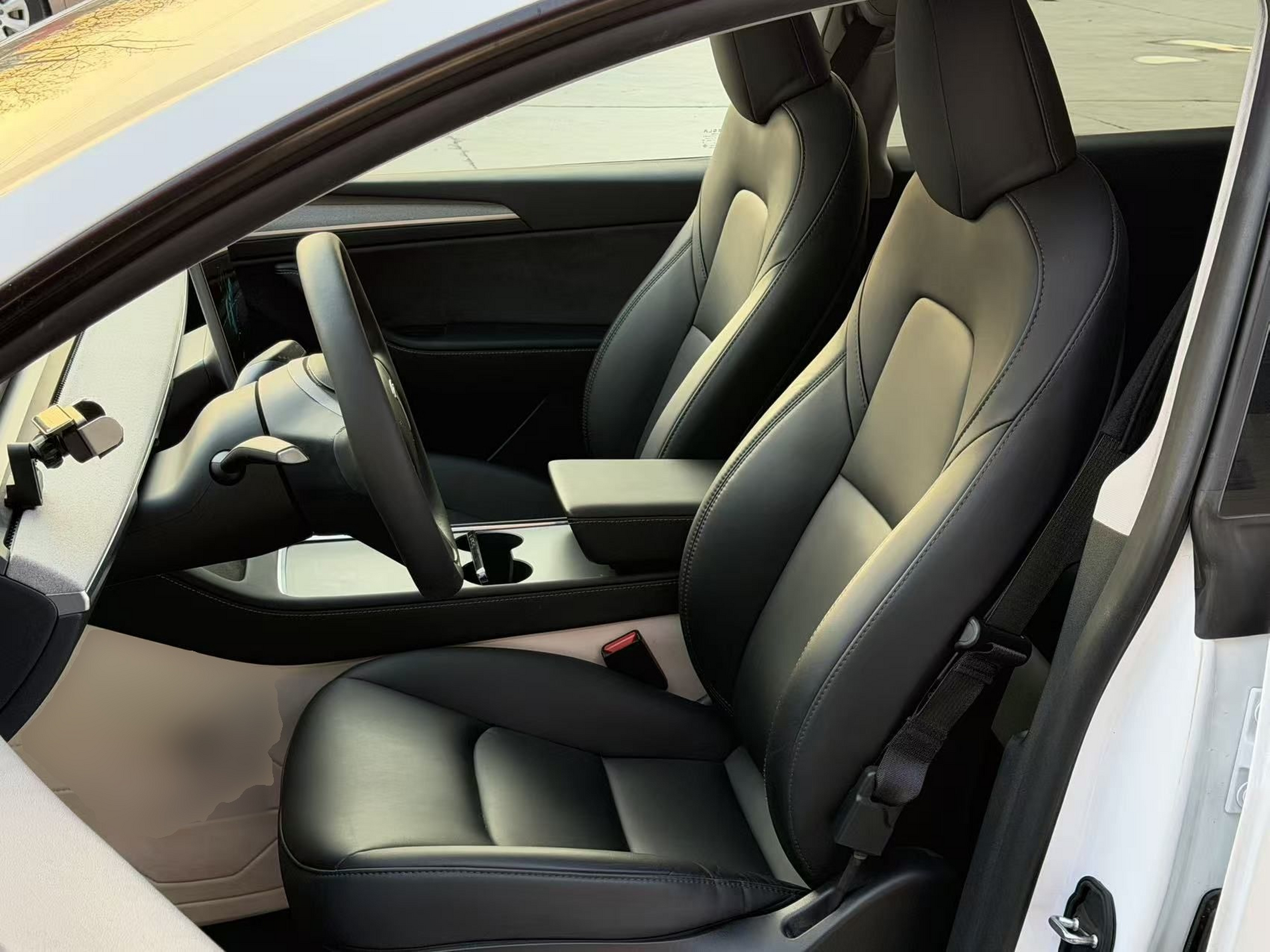 Переднее сиденье в автомобиле