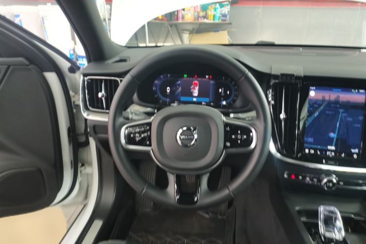 Used Volvo S60 2025 B5 Zhiya Sport Edition
