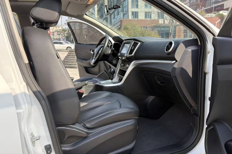 Used Venucia T70 2015 2.0L CVT Smart Edition
