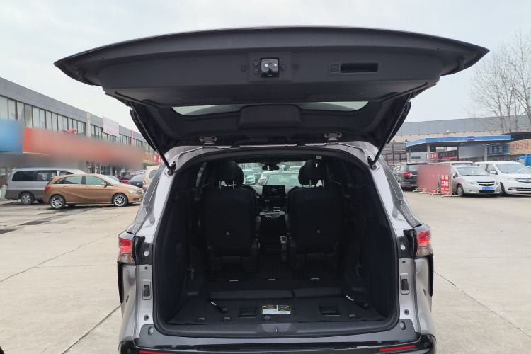 Used Toyota Granvia 2024 2.5L Hybrid Luxury Edition