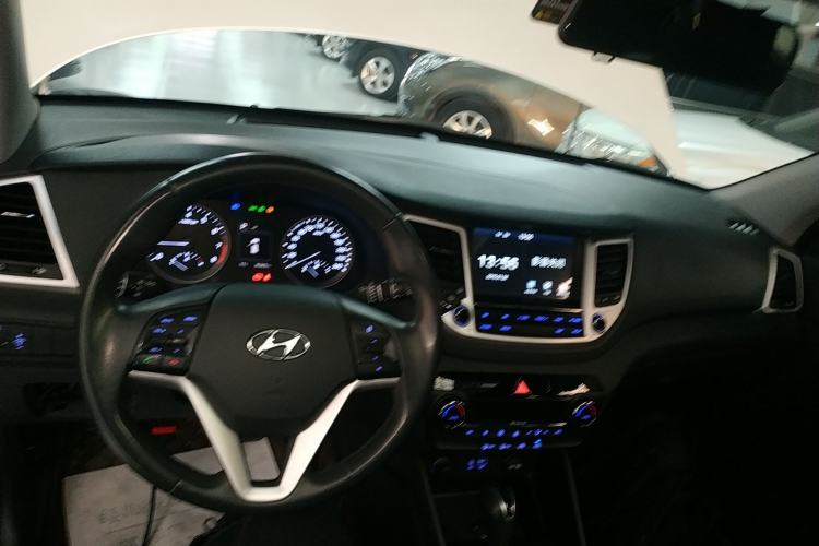 Used Hyundai Tucson 2018 1.6T Dual-Clutch Two-Wheel Drive 15th Anniversary Special Edition
