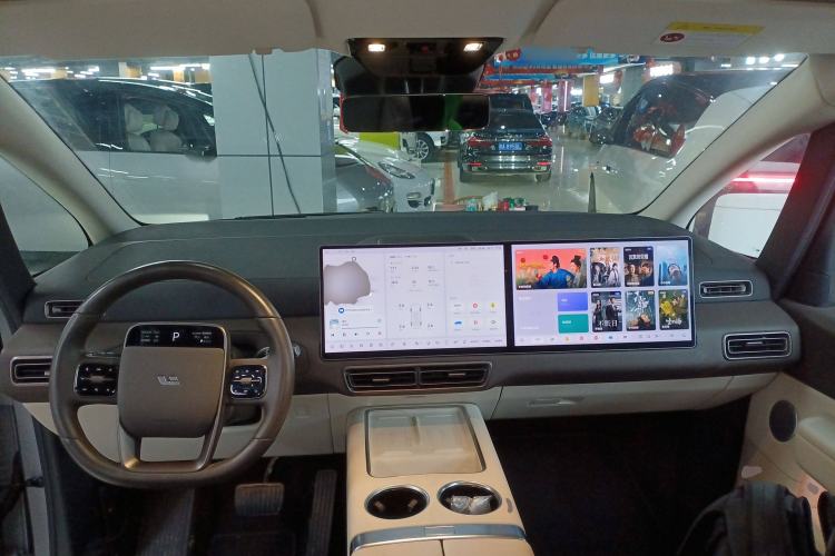 Used Li Auto MEGA 2024 Ultra Model
