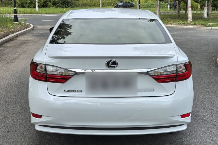 Used Lexus ES 2015 300h Comfort Edition
