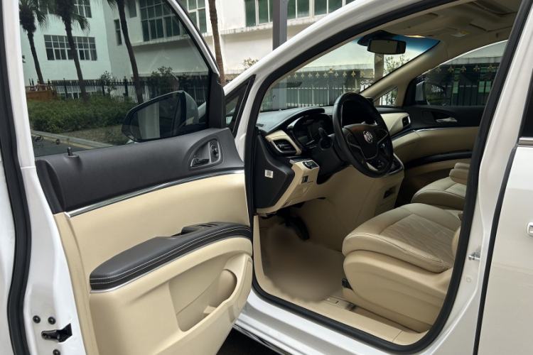 Used Buick GL8 2023 Facelifted Land Cruiser Executive Luxury Version
