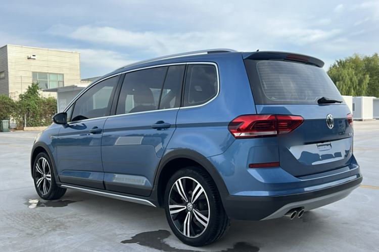 Used Volkswagen Touran 2021 Volkswagen Touran L 280TSI DSG Boundary Edition 7-Seater
