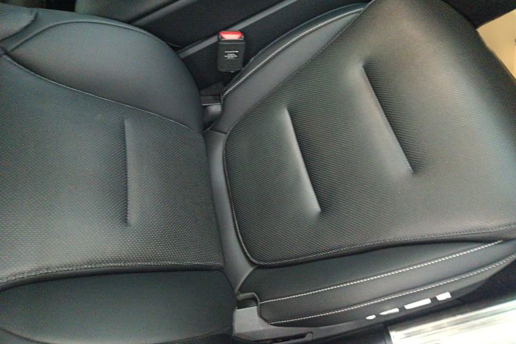 Used  12 2023 700 Three-Laser Rear-Wheel Drive Luxury Edition
