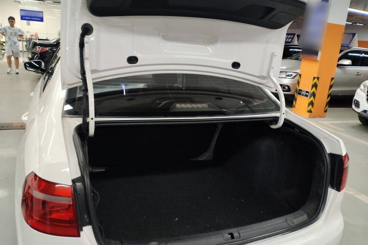 Used Volkswagen Lavida 2013 Revised Classic 1.6L Automatic Fashion Edition
