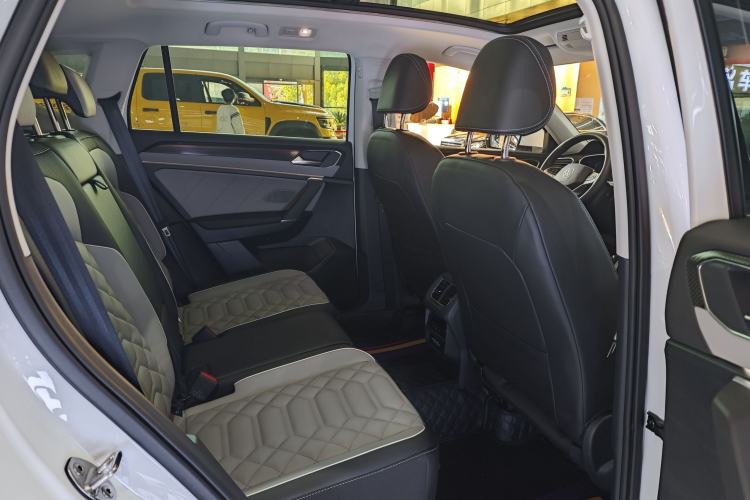 Used Volkswagen Tayron 2024 300TSI Two-Wheel-Drive Luxury Plus Advanced Version
