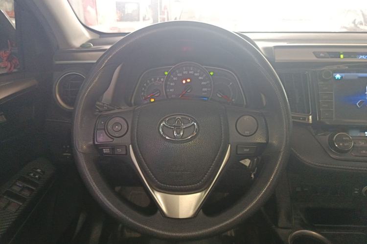 Used Toyota RAV4 2015 2.0L CVT Two-Wheel Drive Fashion Edition