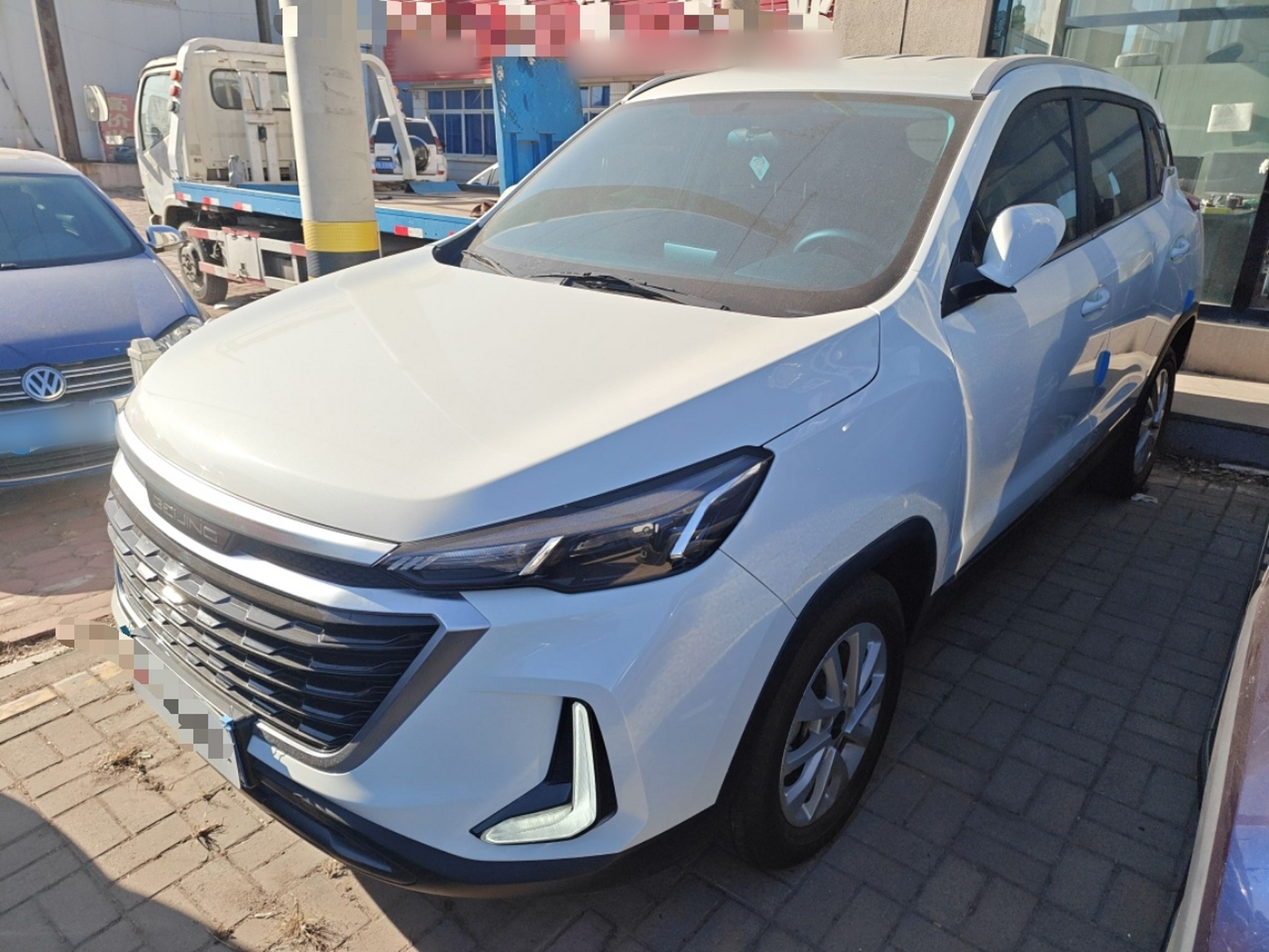 تحت مقدمة السيارة