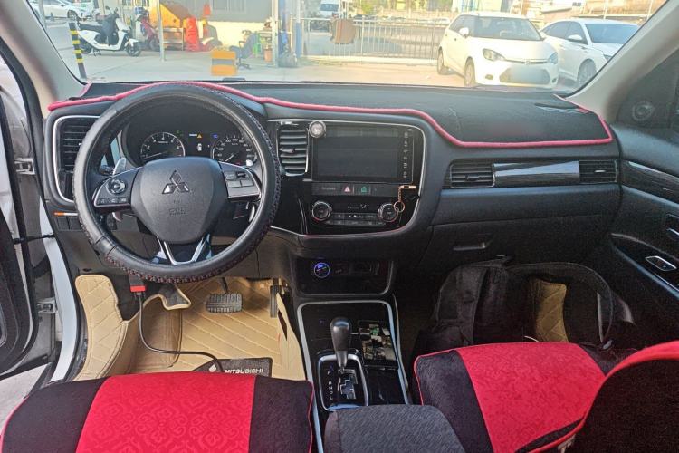 Used Mitsubishi Outlander 2019 2.4L 4x4 Zhi Xiang Edition 5 Seats China VI Standard