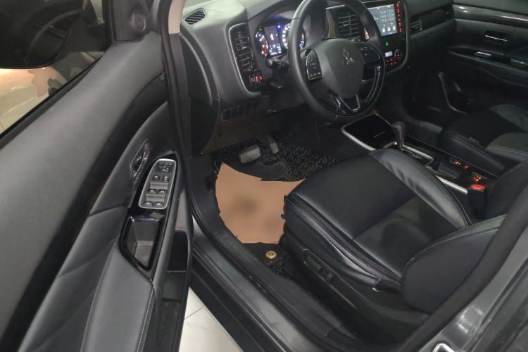 Used Mitsubishi Outlander 2019 2.0L Two-Wheel Drive Comfort Edition 5 Seats China VI Standard
