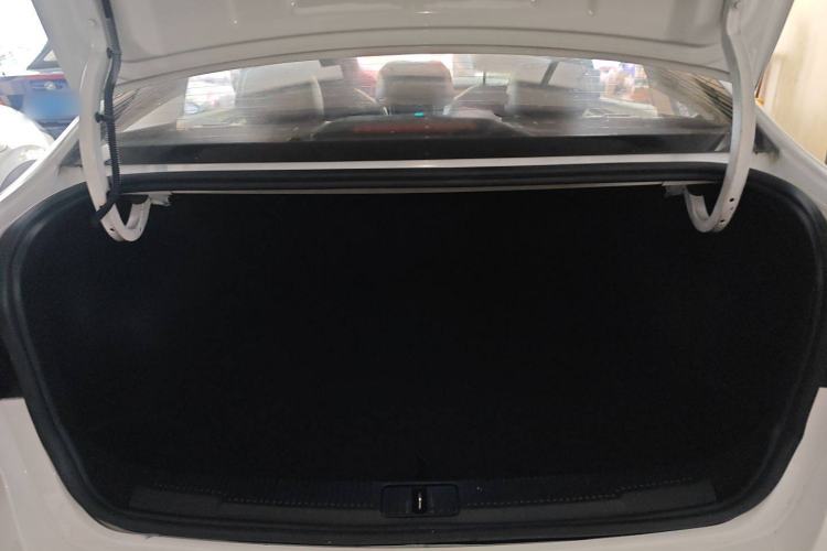 Used Roewe i5 2020 1.5L Automatic 4G Connect Luxury Flagship Edition
