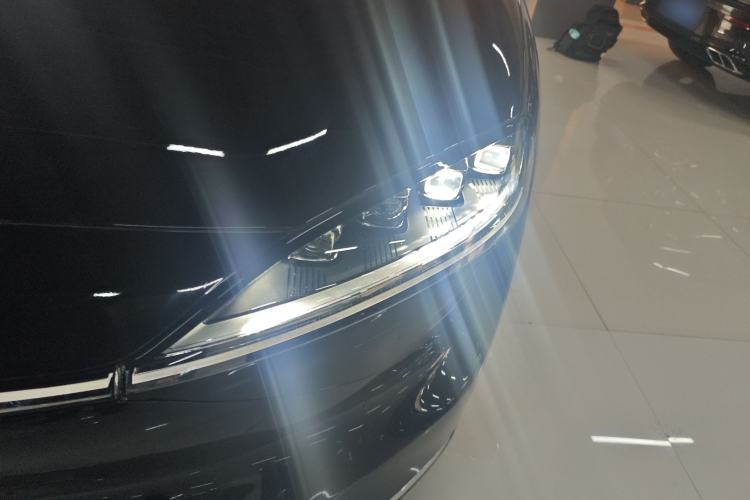 Used Hima Luxeed S7 2025 855 km Max