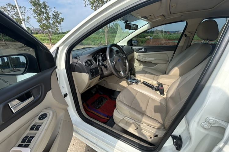 Used Ford Focus 2013 Hatchback Classic 1.8L Automatic Fashion Edition
