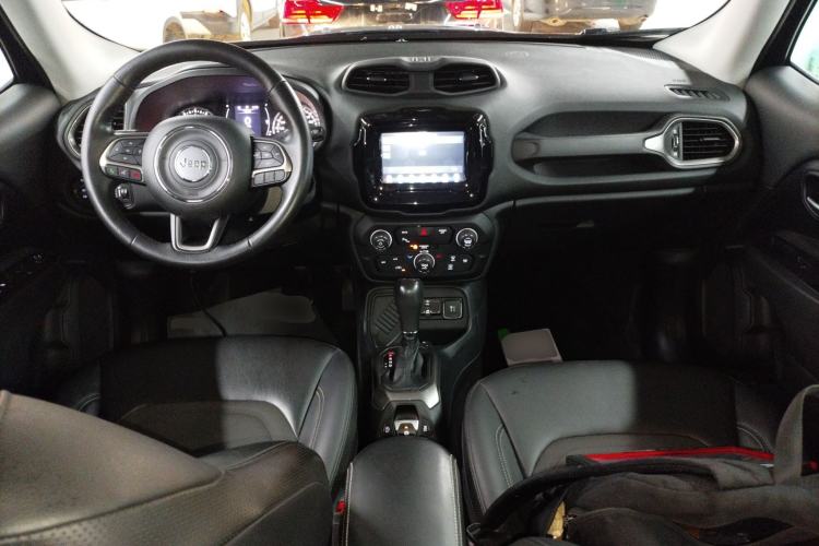 Used  Renegade 2019 220T Automatic Elite Edition
