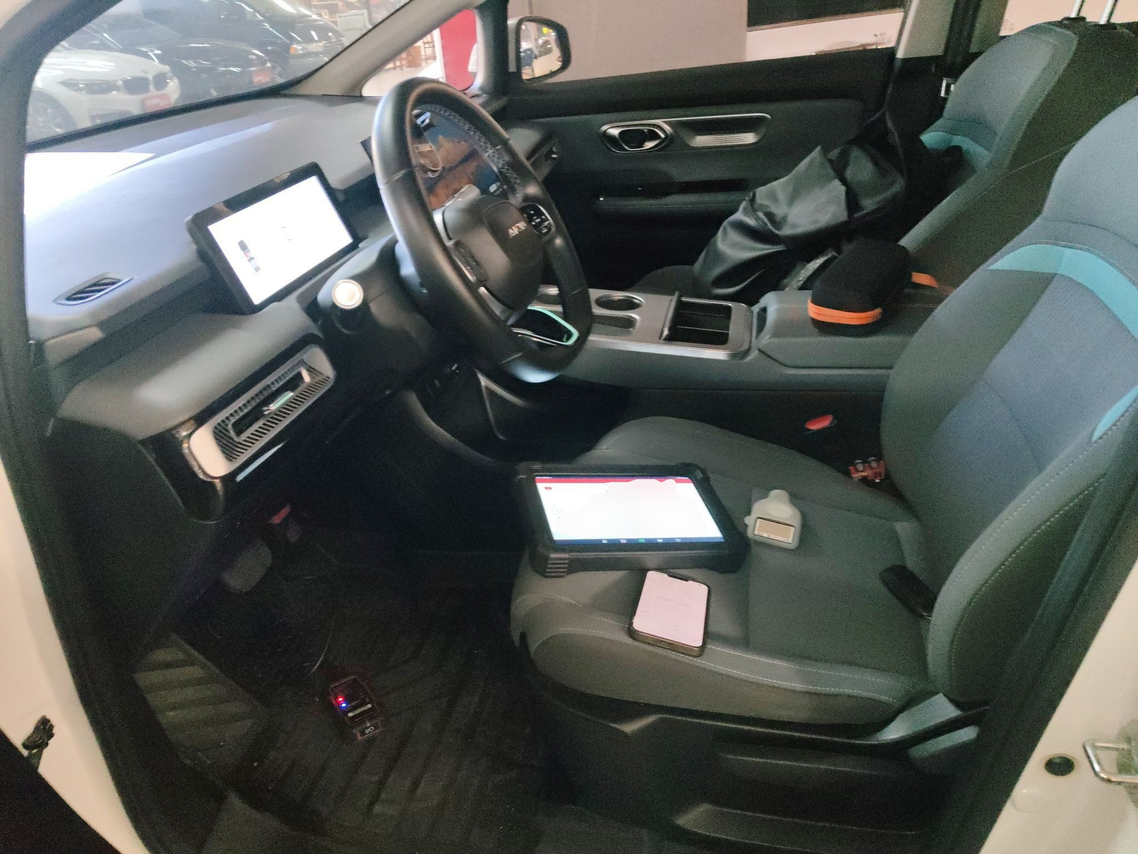 المقاعد الأمامية داخل السيارة