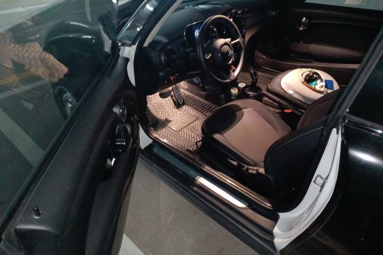 Used  MINI 2023 1.5T ONE
