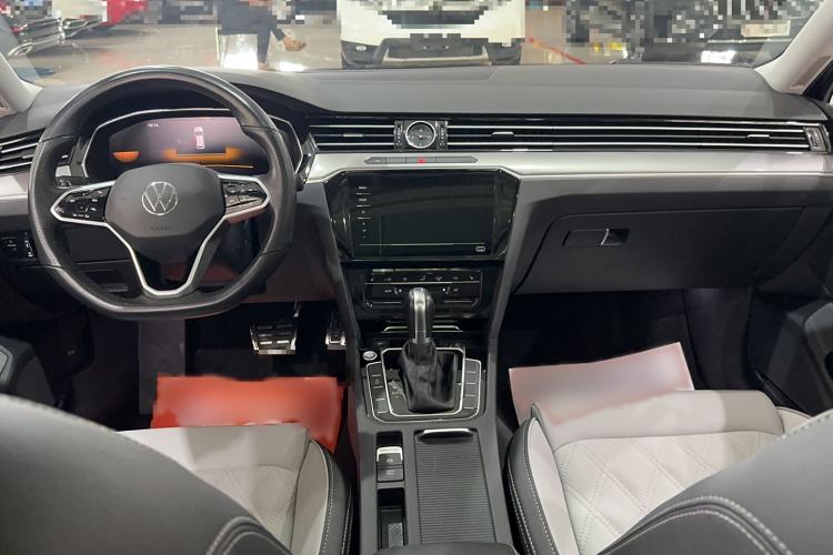 Used Volkswagen Magotan 2023 2 Million Units Limited Edition 330TSI DSG Leading Version
