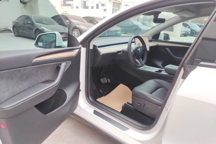 Used Tesla Model Y 2021 Long-Range All-Wheel-Drive Version
