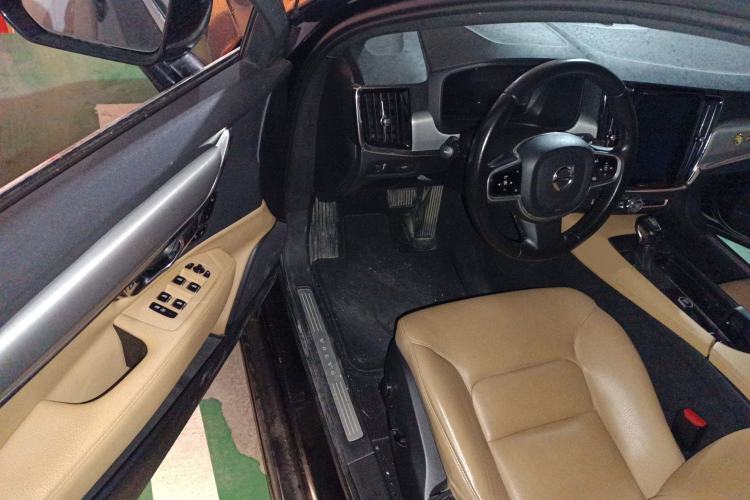 Used Volvo S90 2018 T4 Zhiyi Edition
